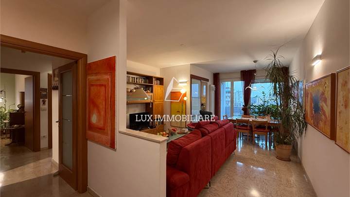 Quadrilocale ristrutturato con 2 terrazzi e garage