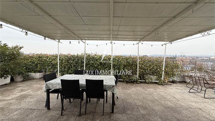 Ampio appartamento con terrazzo e garage