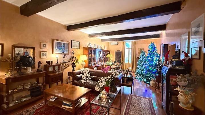 Ampio appartamento all'interno di Palazzo Govi