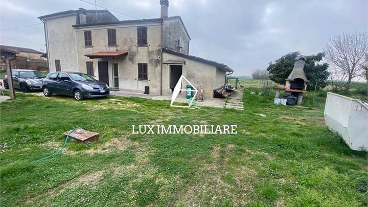 Villa singola con 3 camere e 2 bagni in affitto
