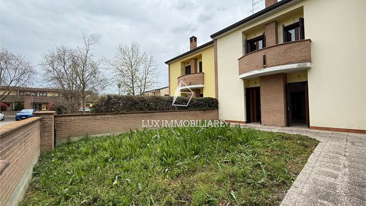 Villa a schiera del 2008 mai abitata con giardino privato