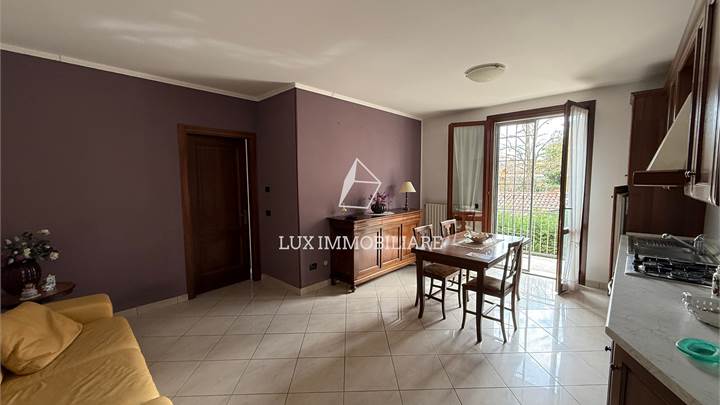 Appartamento del 2000 con 2 camere e ampio terrazzo