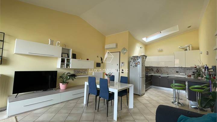 Ampio trilocale al 2° piano con giardino privato