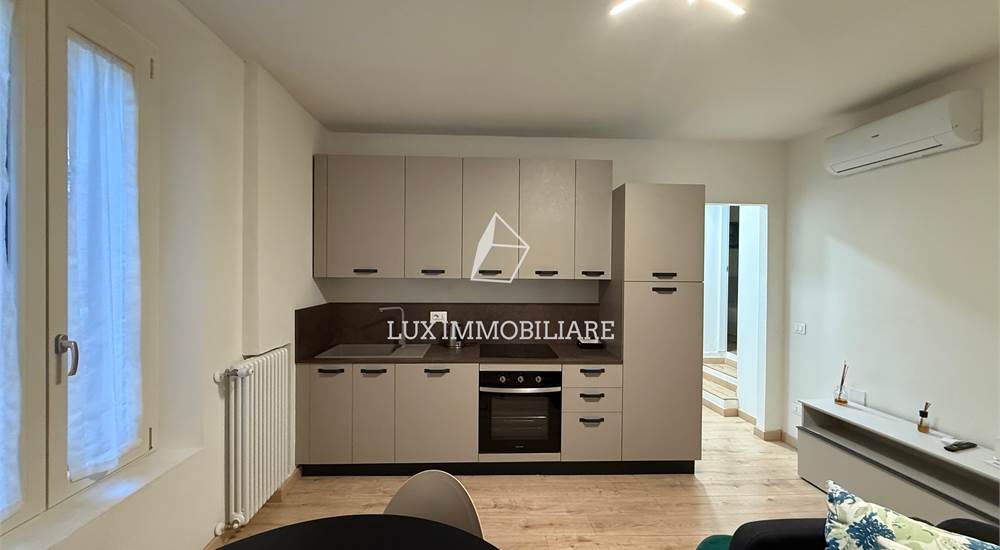  soggiorno con cucina a vista