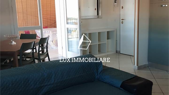 Bilocale in affitto con terrazzo e garage