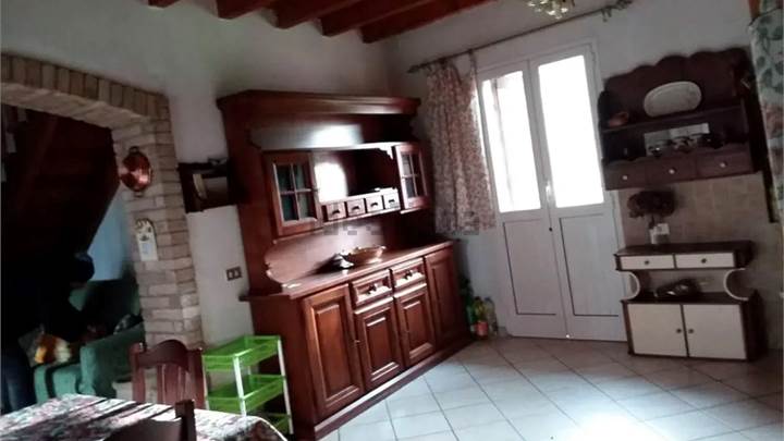 Villetta libera su 3 lati disposta su 2 piani con giardino privato