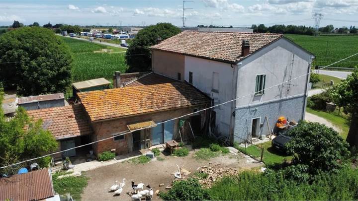 Terra - Cielo libera su 3 lati da ristrutturare con giardino privato